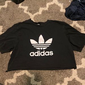 Cropped adidas T-shirt